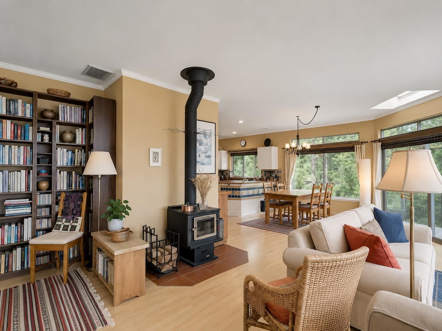Listing Image 12