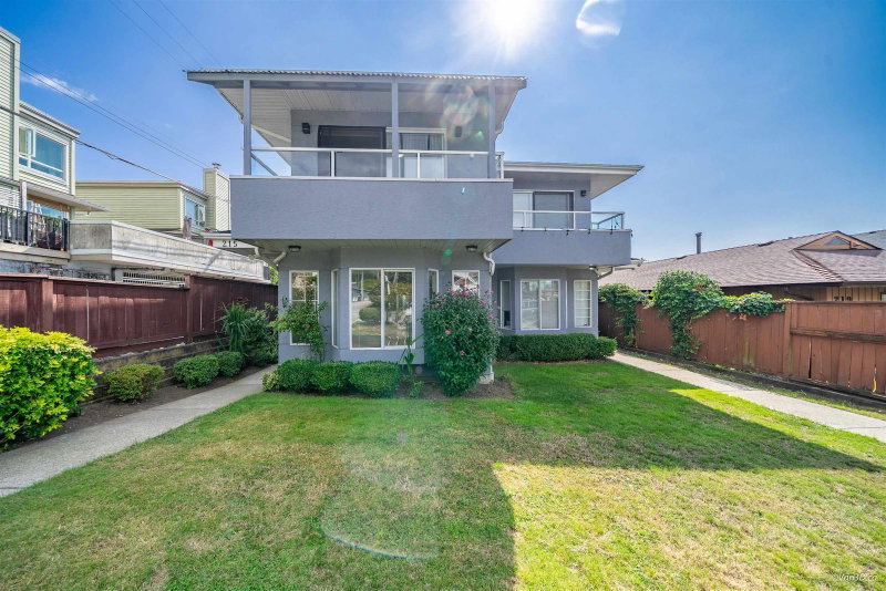 215 18th Street W