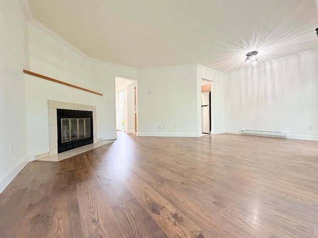 8 - 7400 Minoru Boulevard