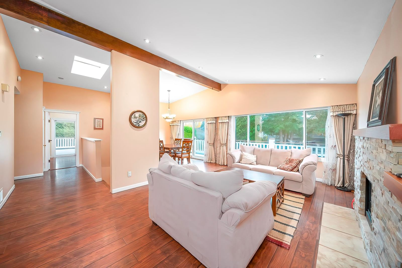 Listing Image 4