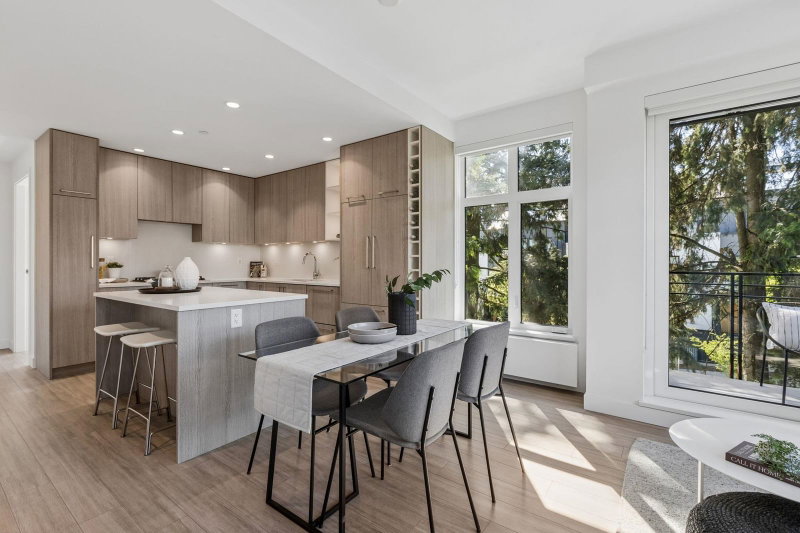 201 - 707 3 Street E