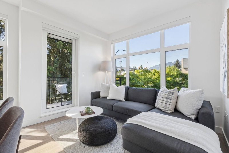 201 - 707 3 Street E