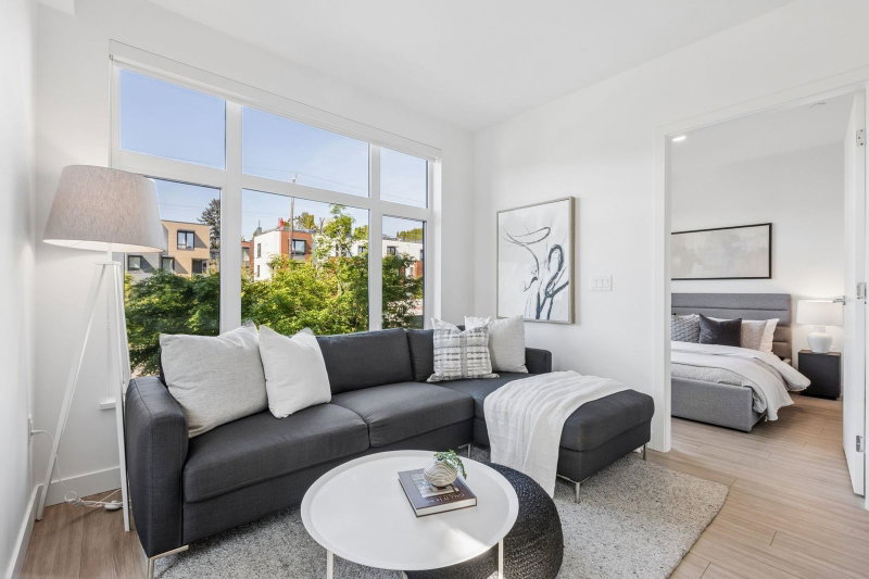 201 - 707 3 Street E