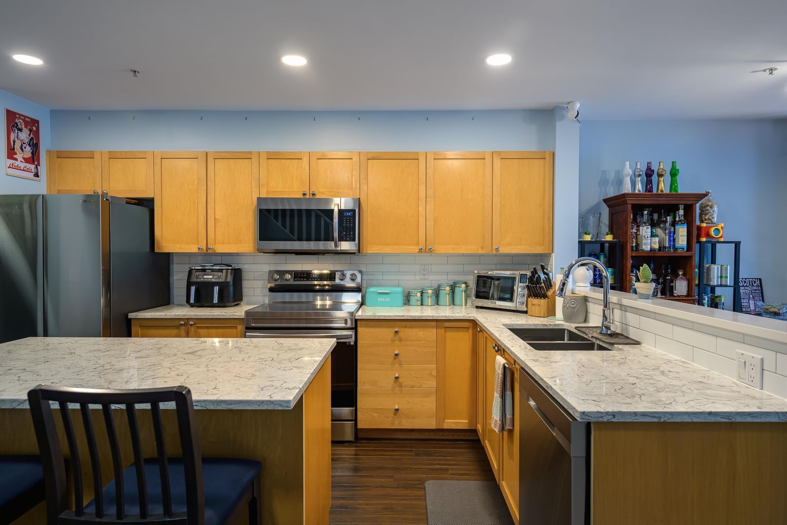 Listing Image 10