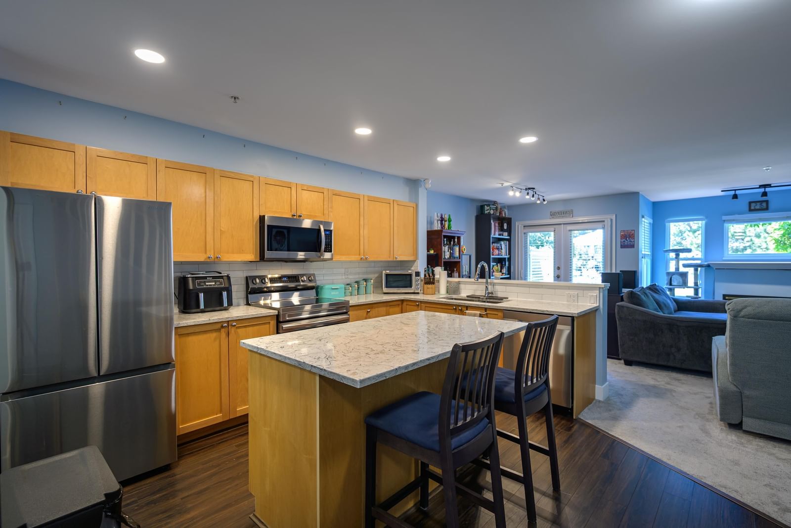 Listing Image 11