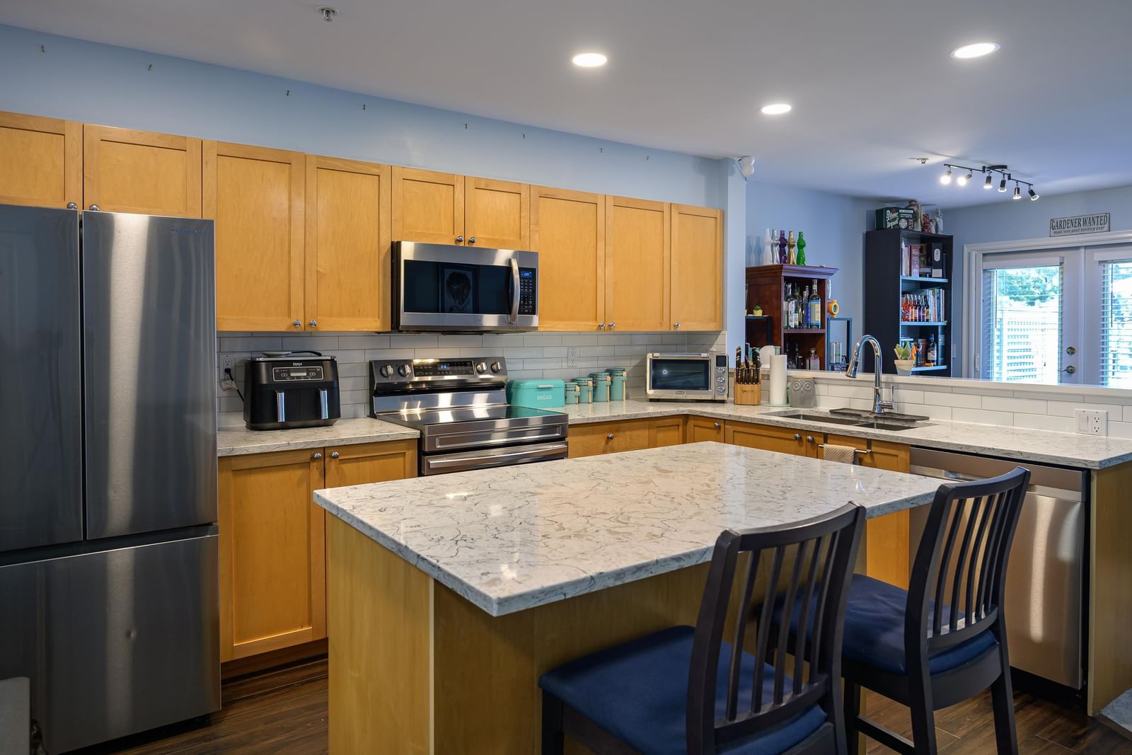 Listing Image 12