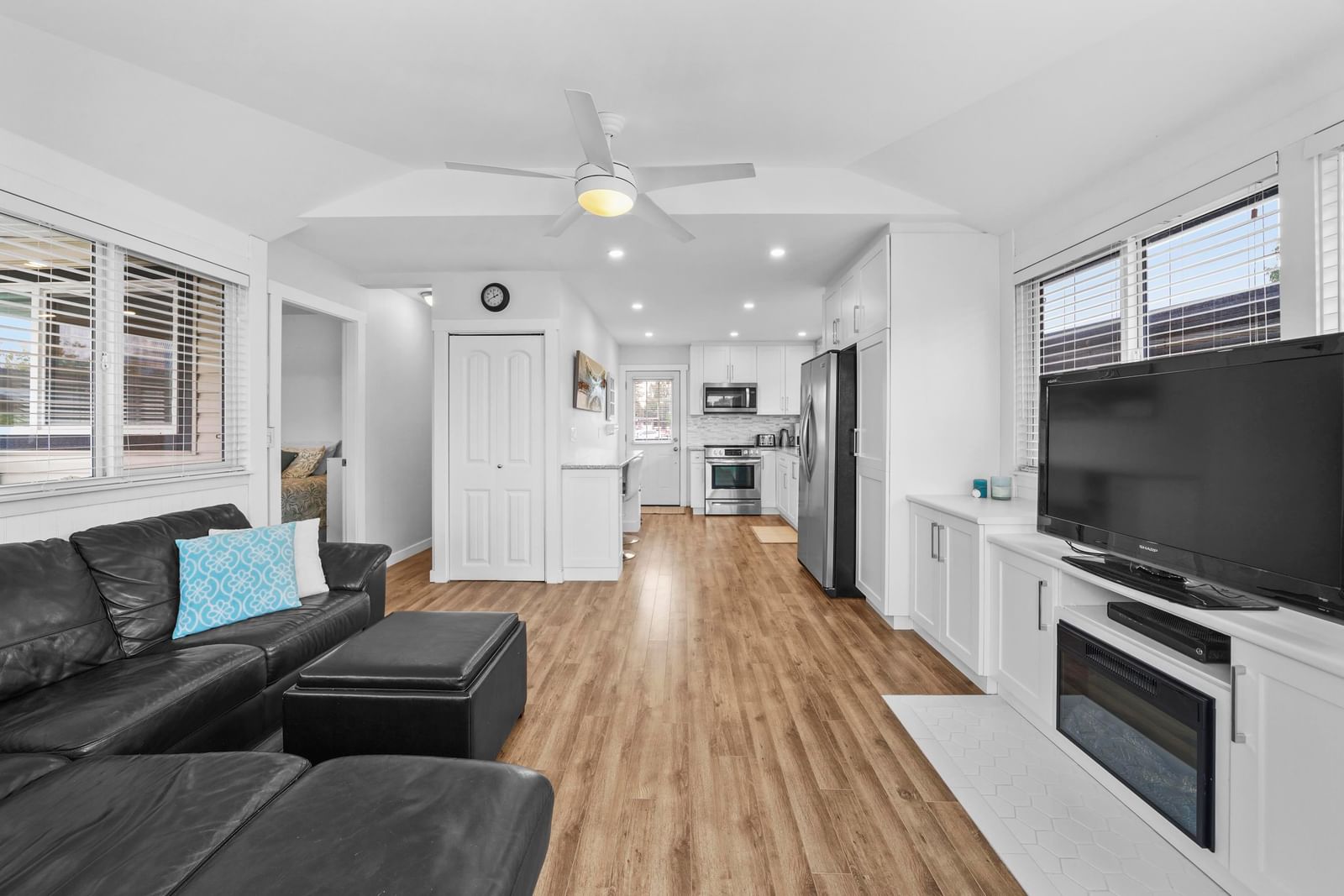 Listing Image 6