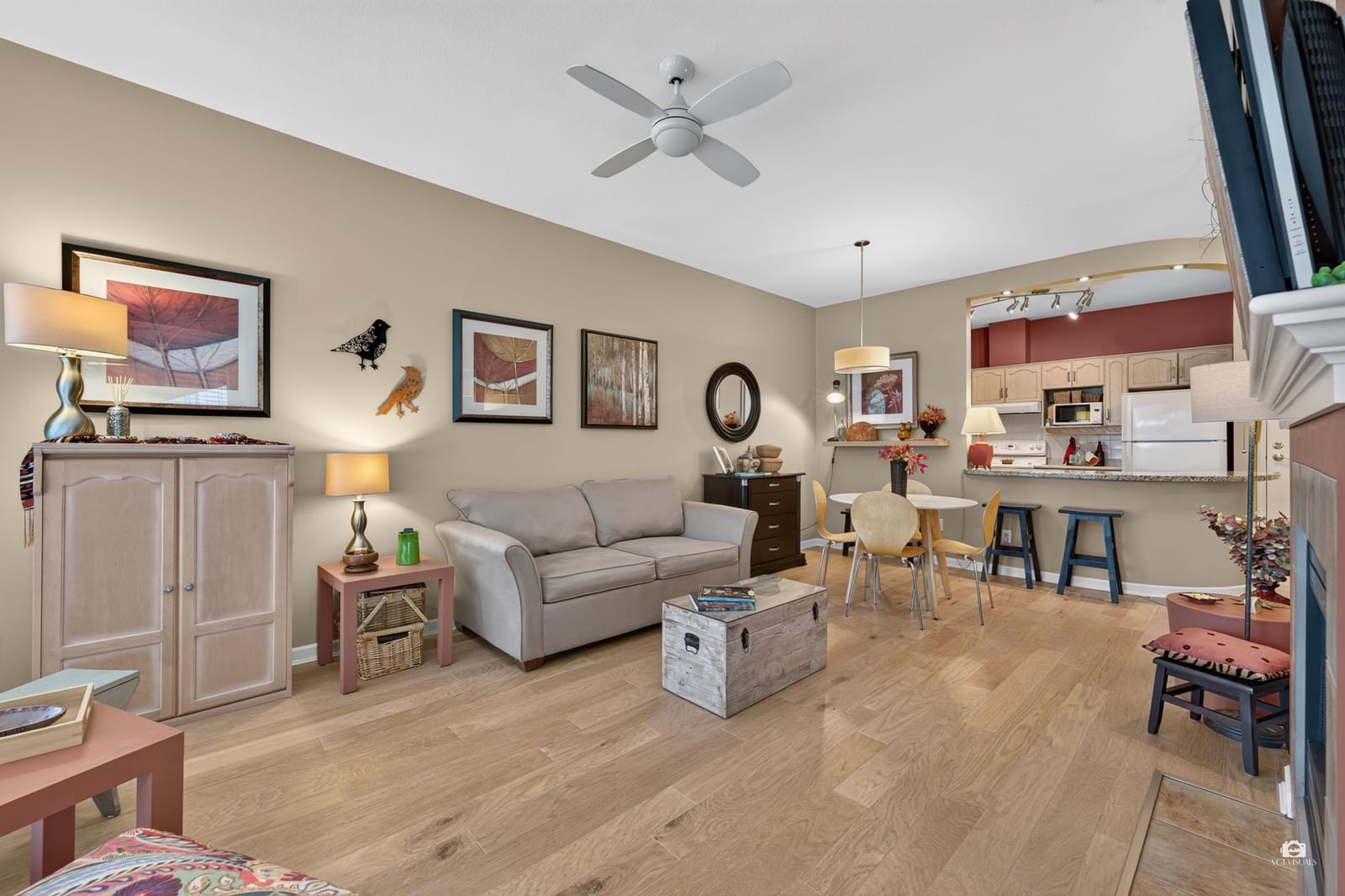 Listing Image 12