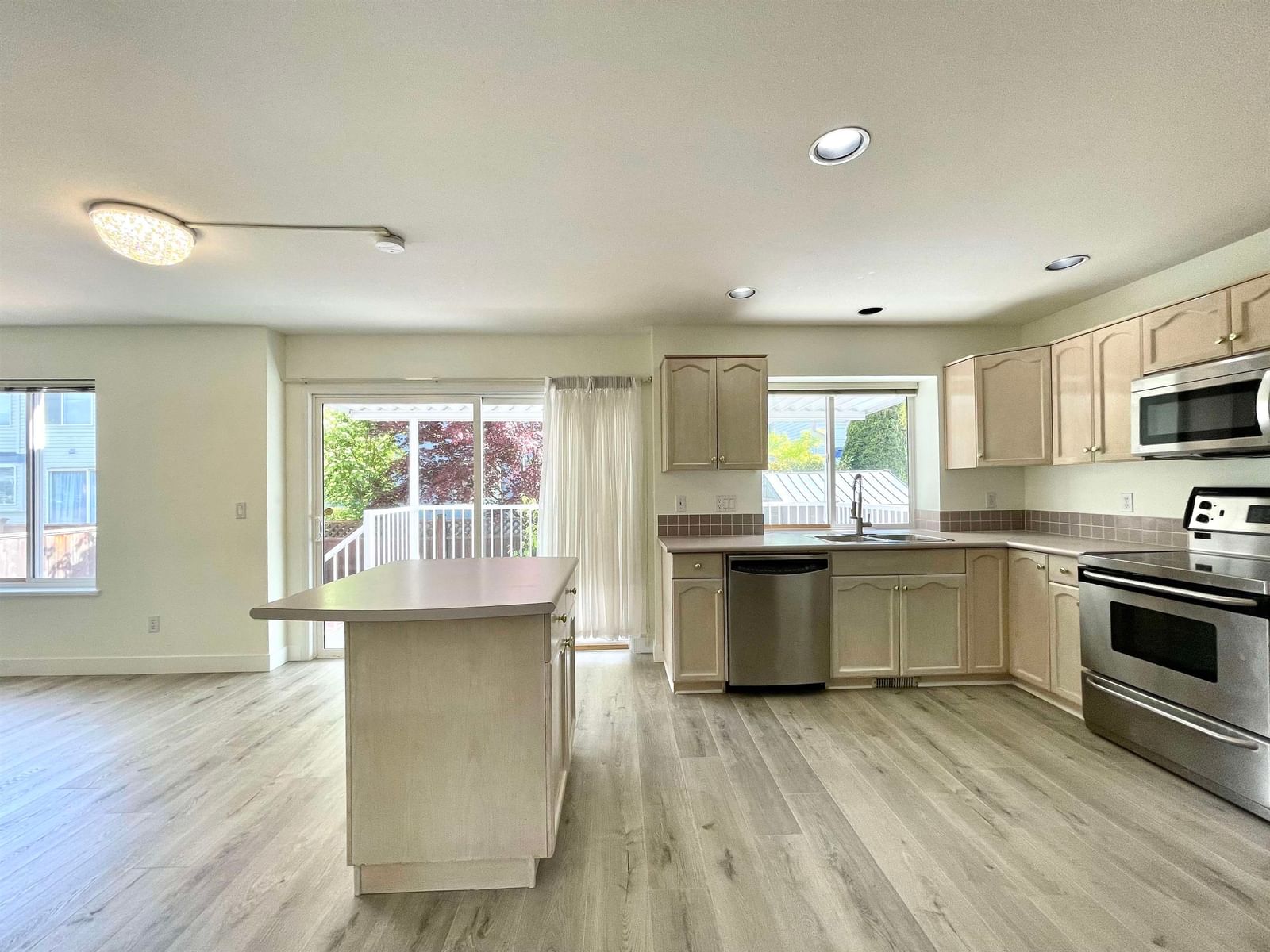 Listing Image 9