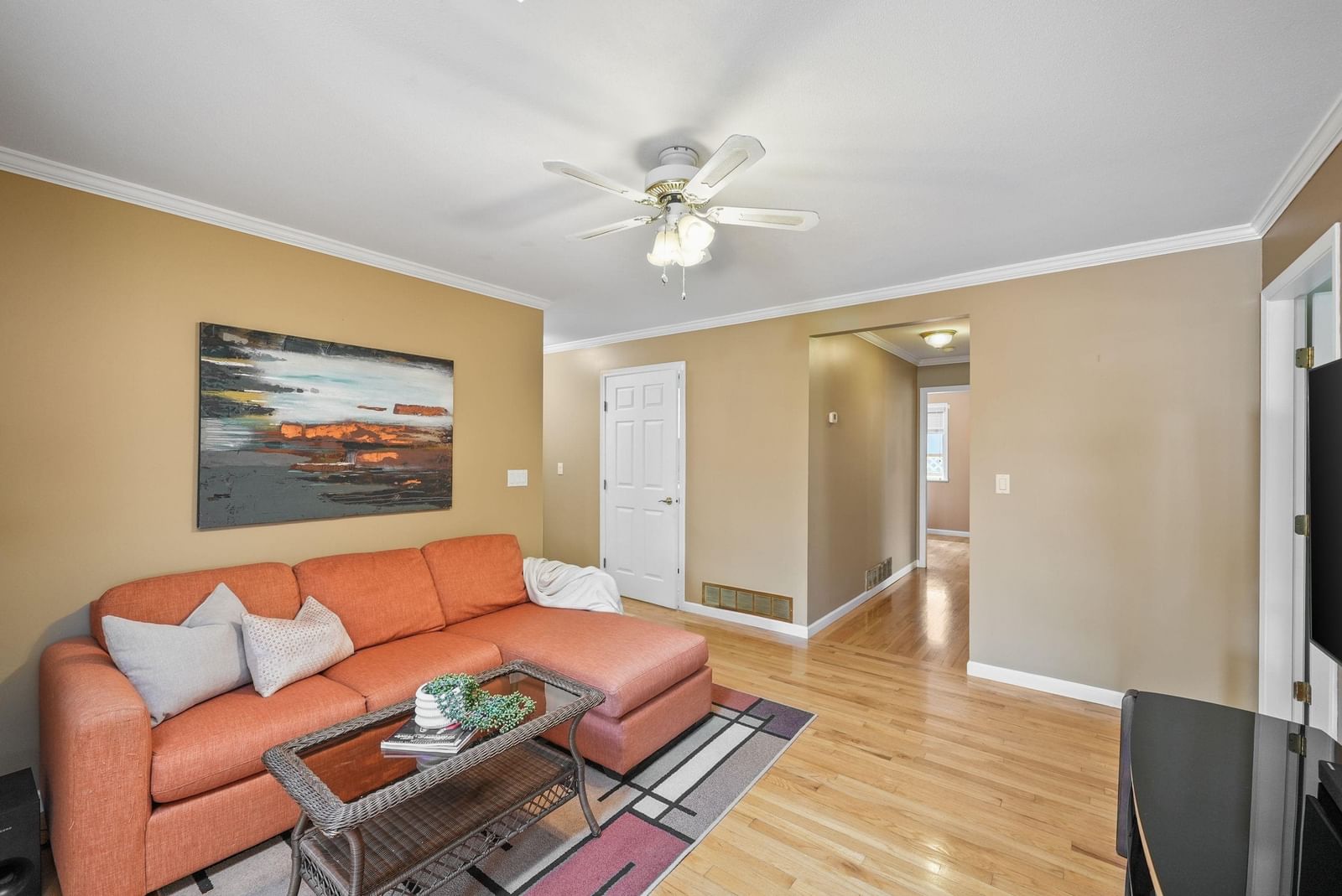 Listing Image 11