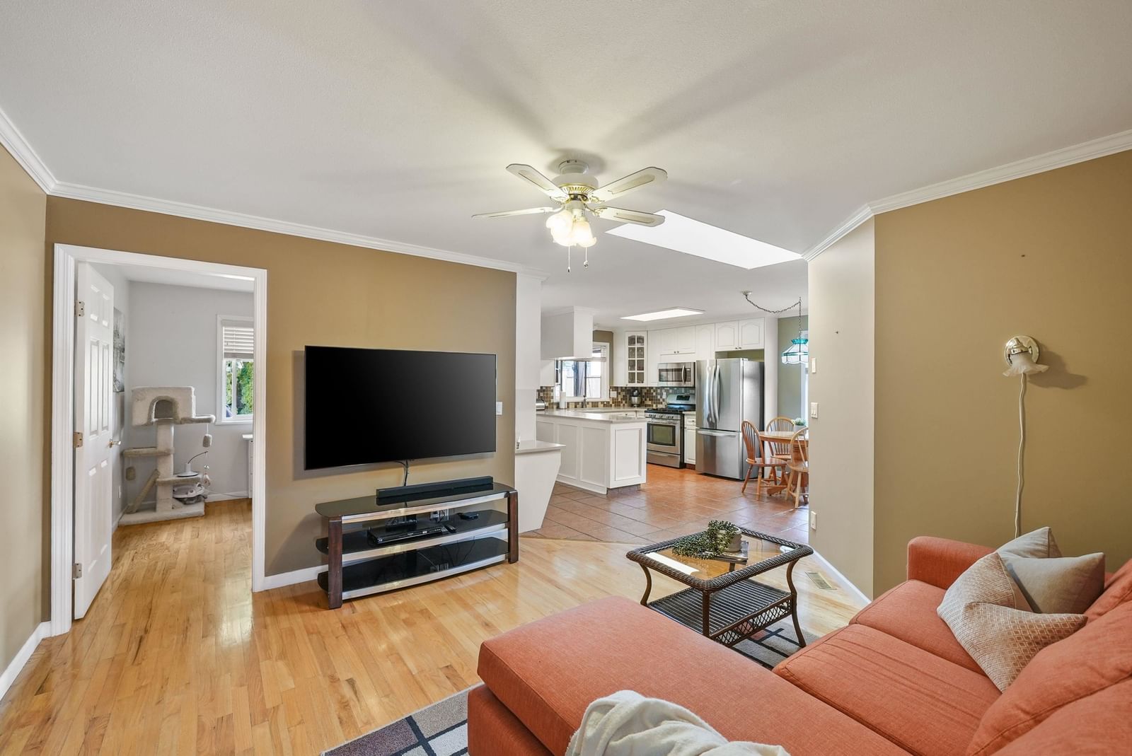 Listing Image 12