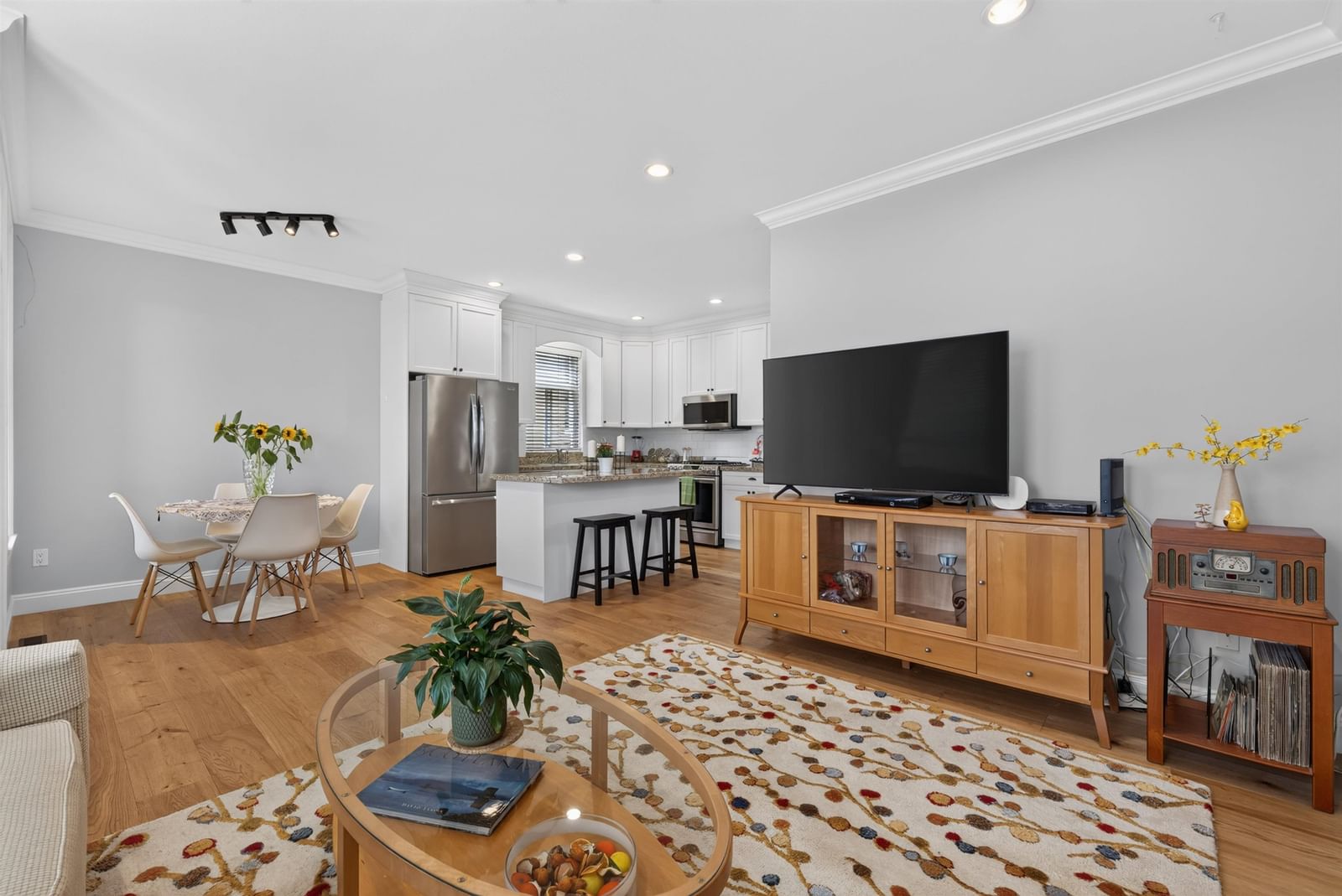 Listing Image 19