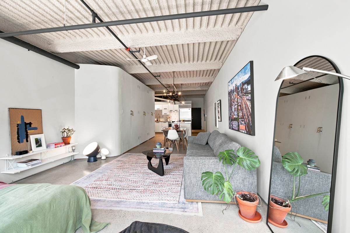 Listing Image 5