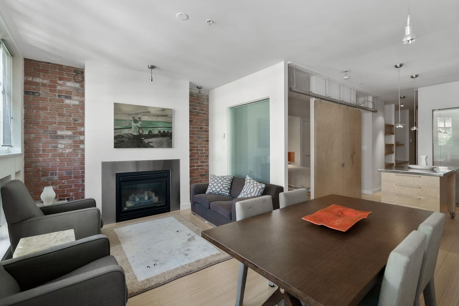Listing Image 8