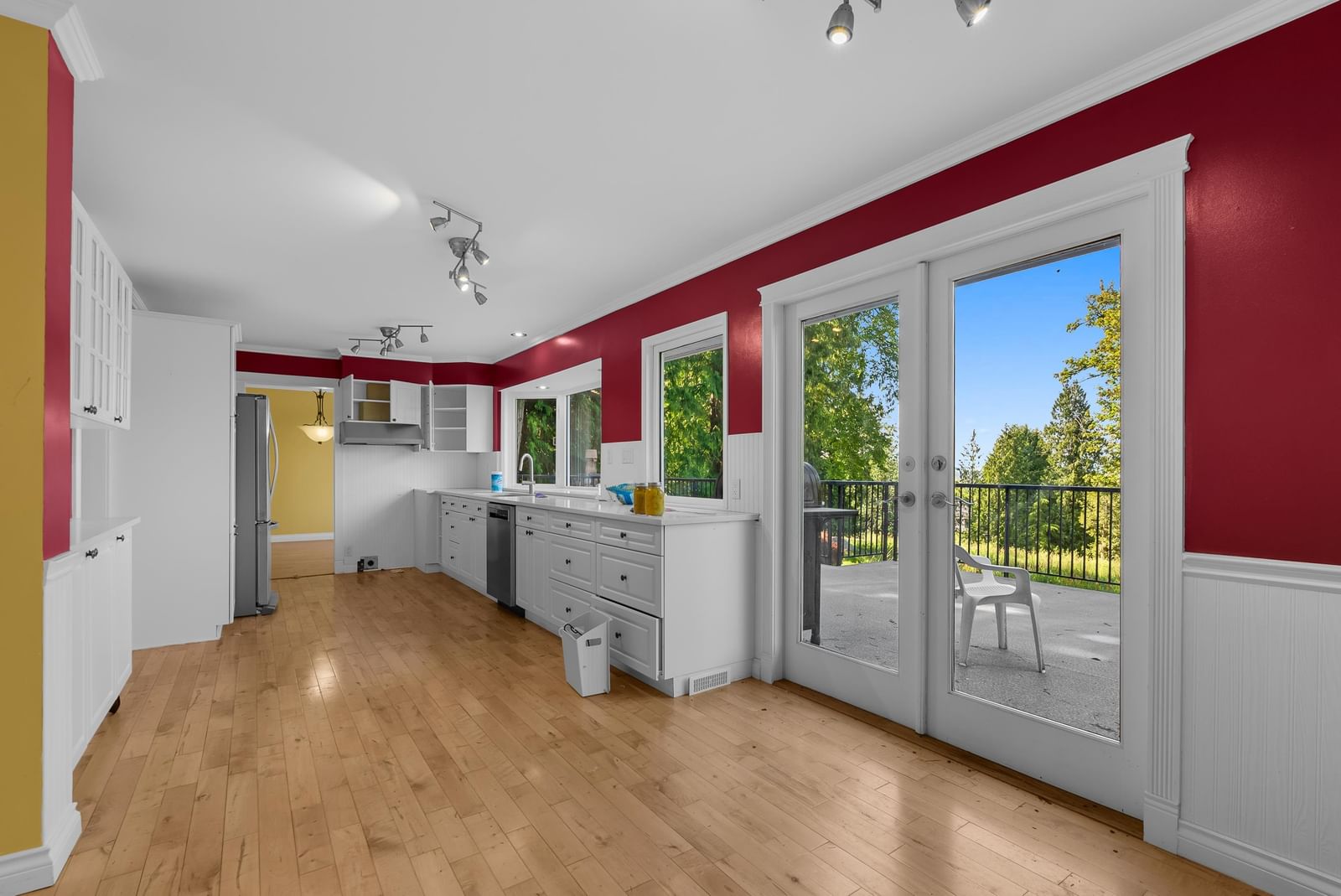 Listing Image 12