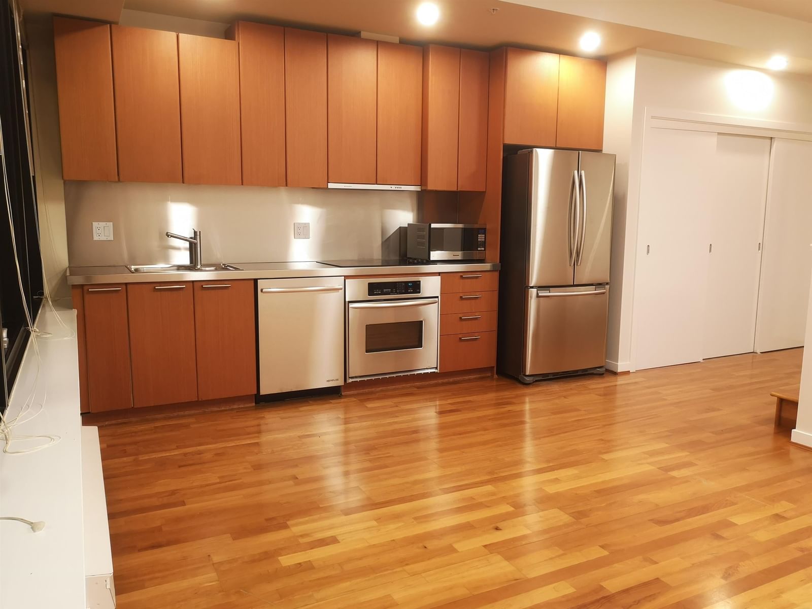 Listing Image 8