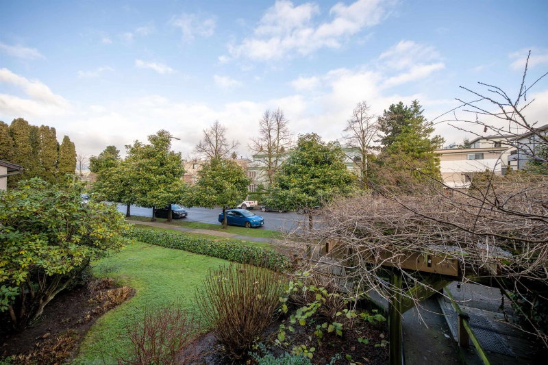251 4th Street W #215, North Vancouver, British Columbia