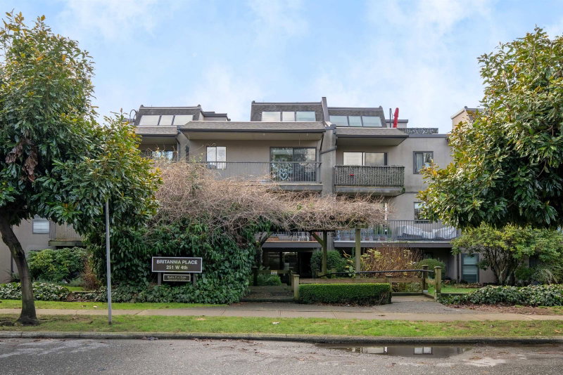 215 - 251 4th Street W