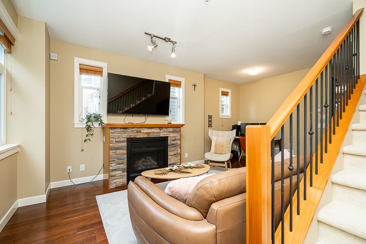 Listing Image 16