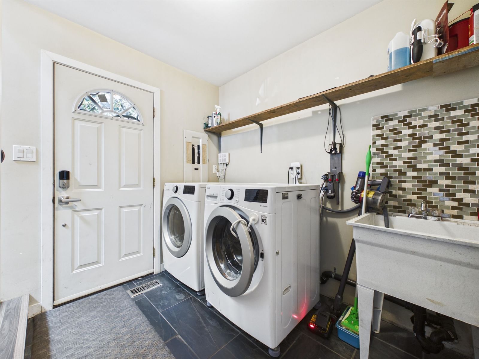 Listing Image 12