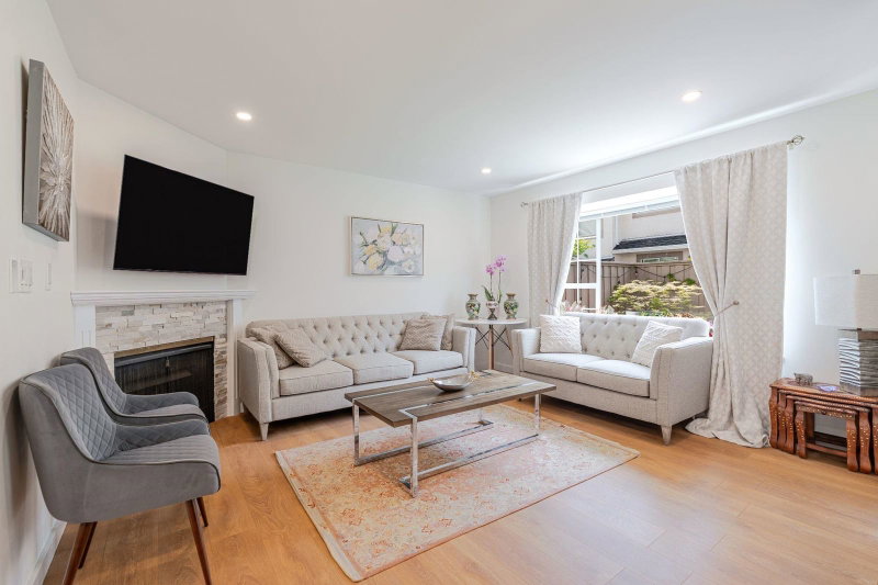16 - 901 17th Street W