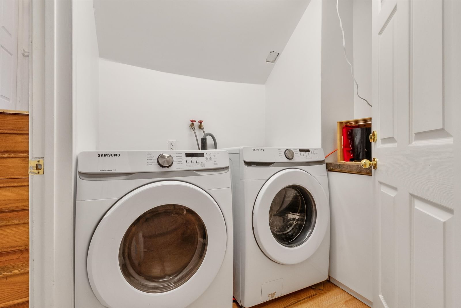 Listing Image 19