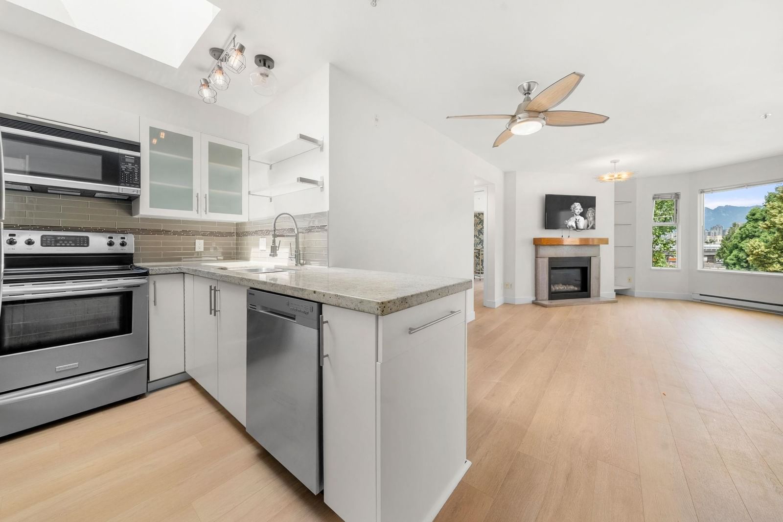 Listing Image 15