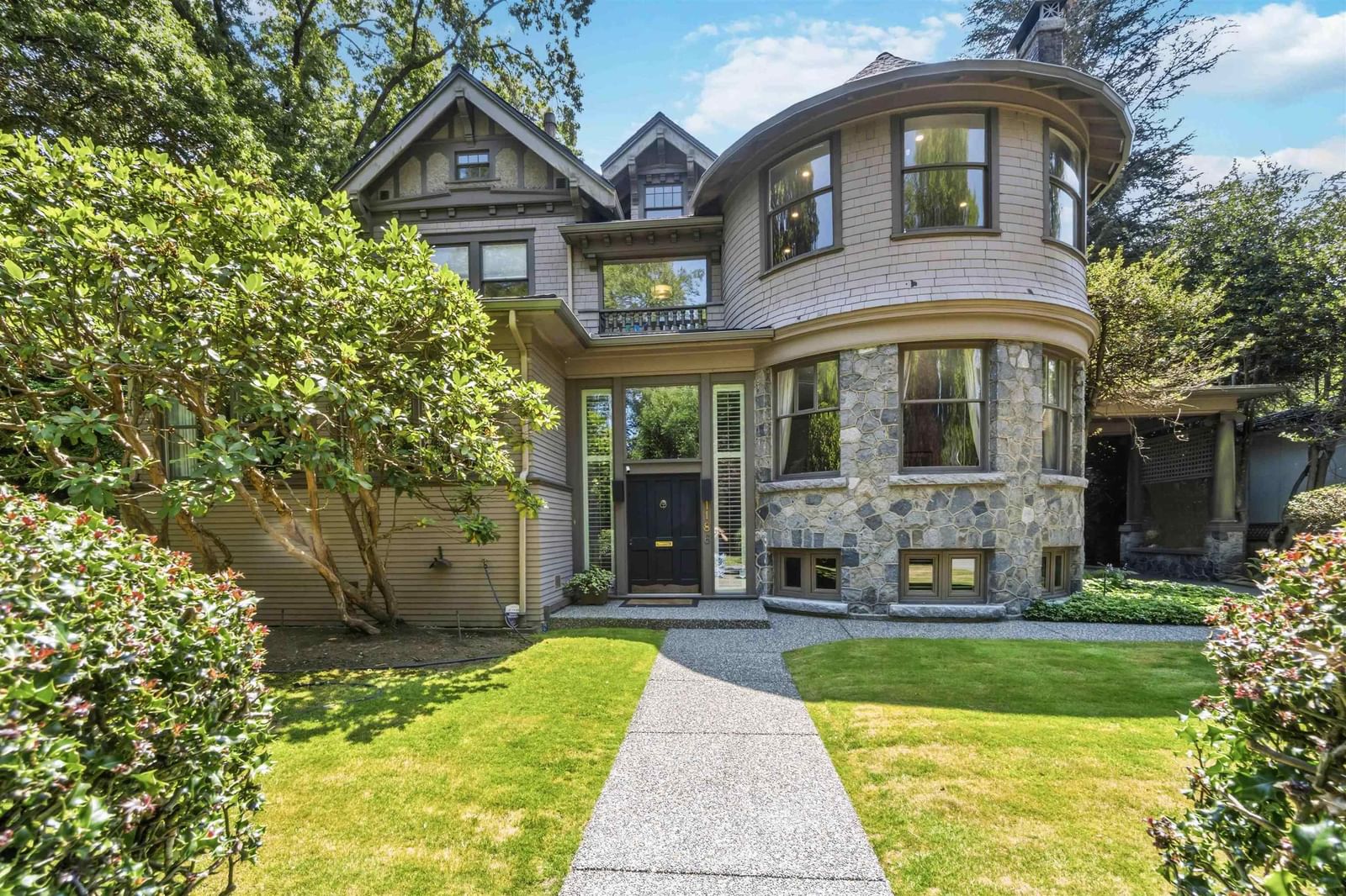 4 bedroom Half Duplex exterior view at 1188 Laurier Avenue, Shaughnessy - 3172 sq ft property built in 1914
