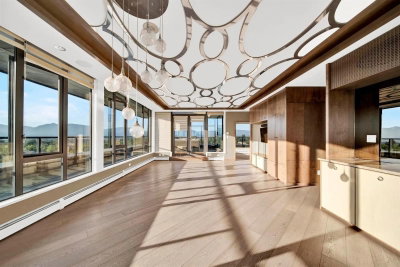 PH2 - 2689 Kingsway