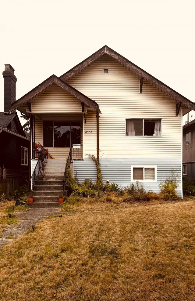 2561 Mcgill Street