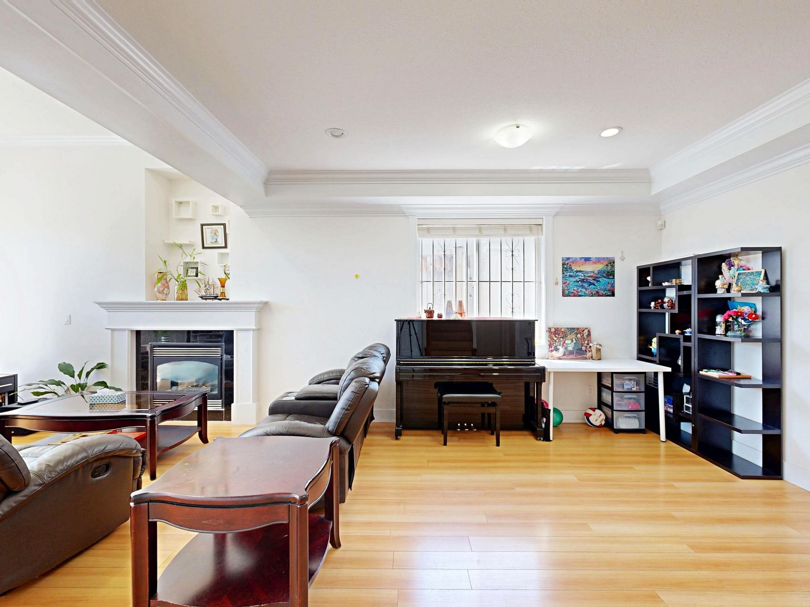 Listing Image 5