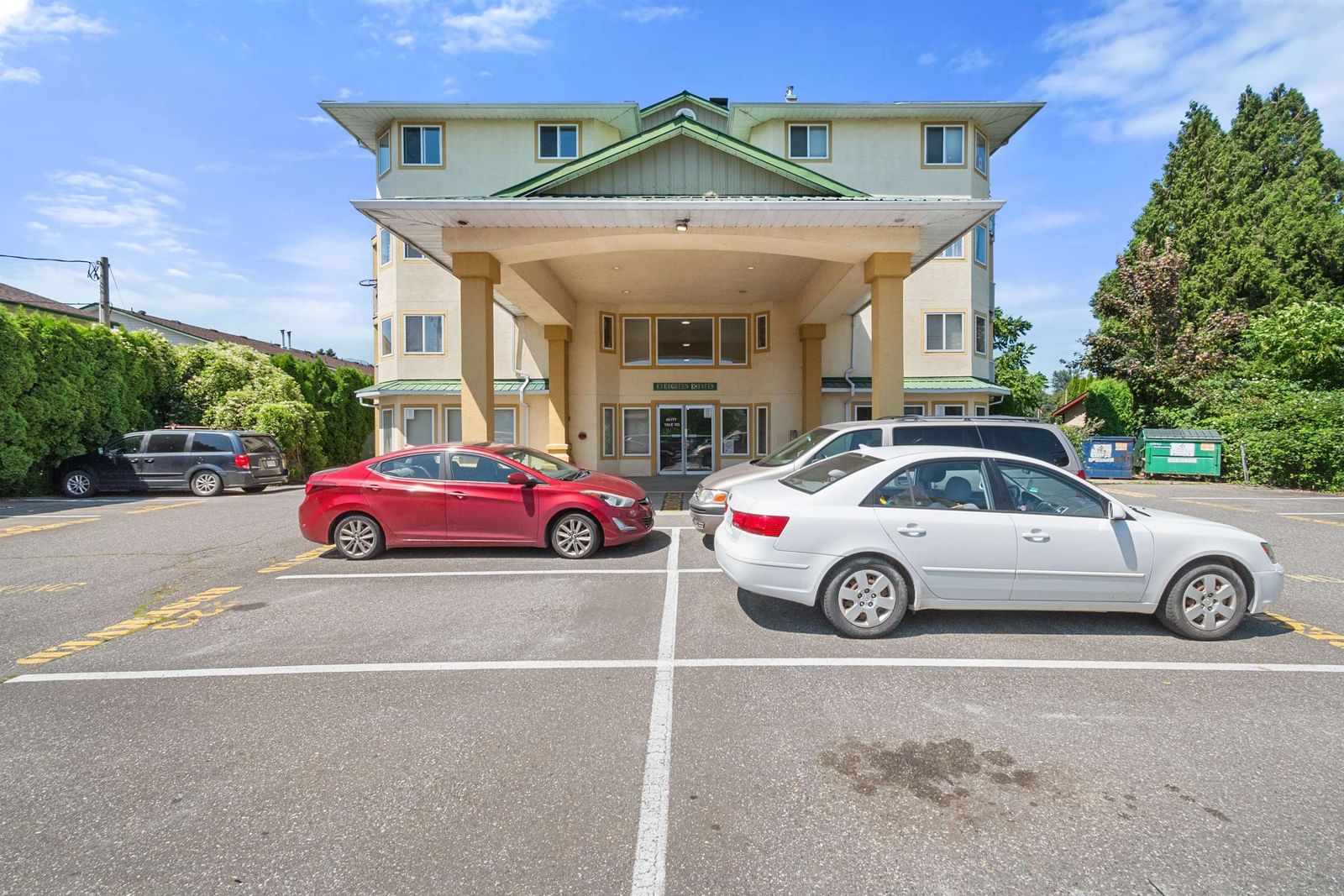 Listing Image 4