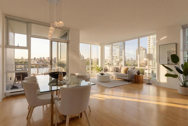 702 - 1099 Marinaside Crescent