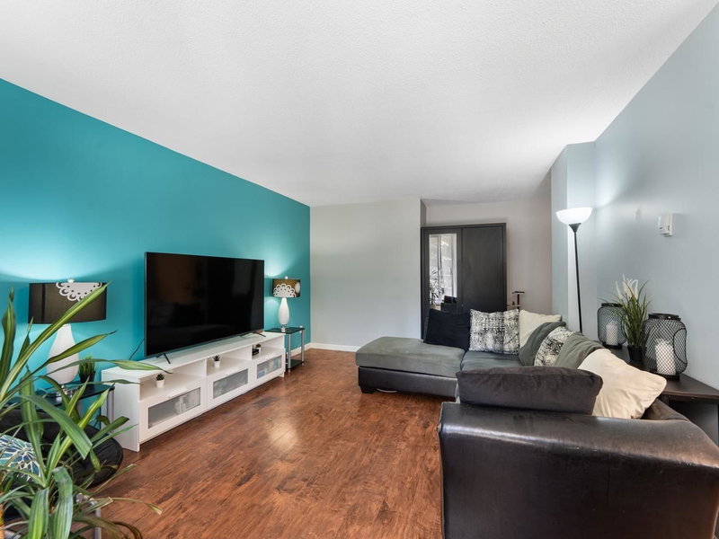 404 - 320 Royal Avenue