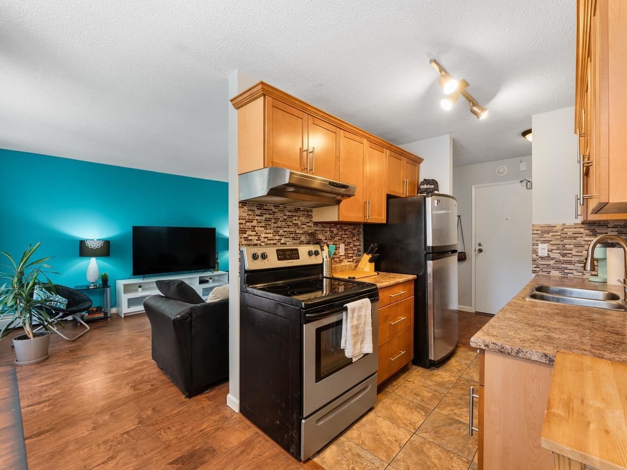 Listing Image 5