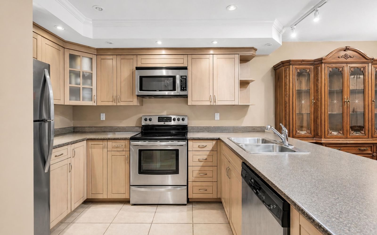 Listing Image 12