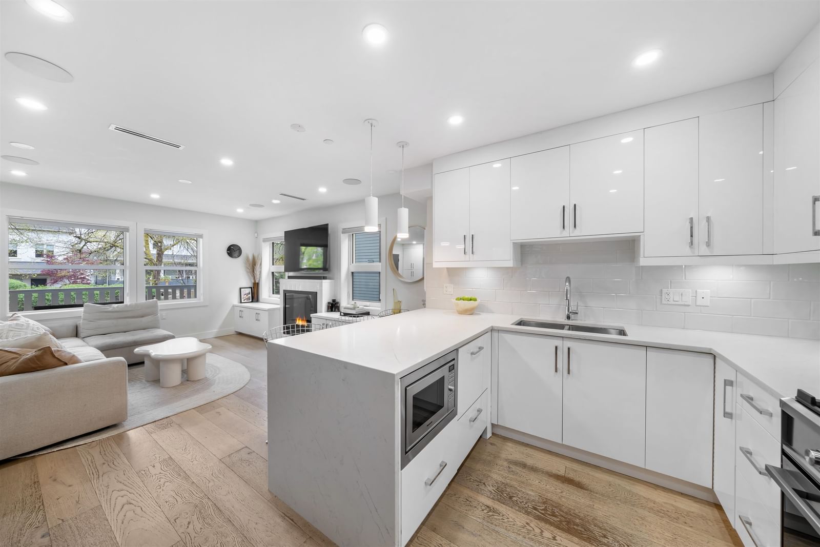 Listing Image 9