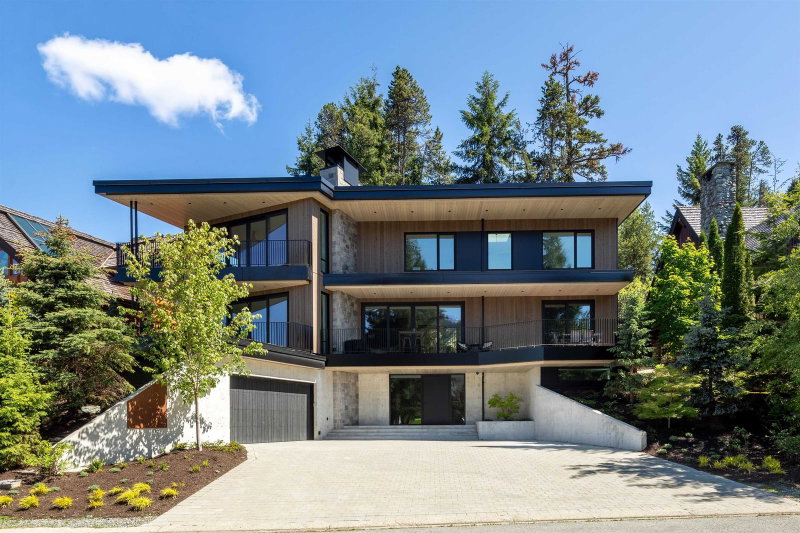 3565 Falcon Crescent