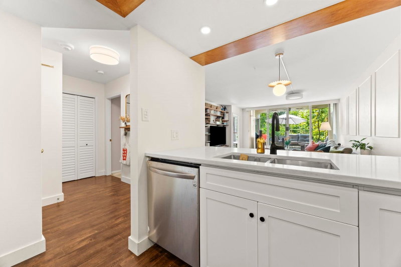 102 - 1045 Quayside Drive
