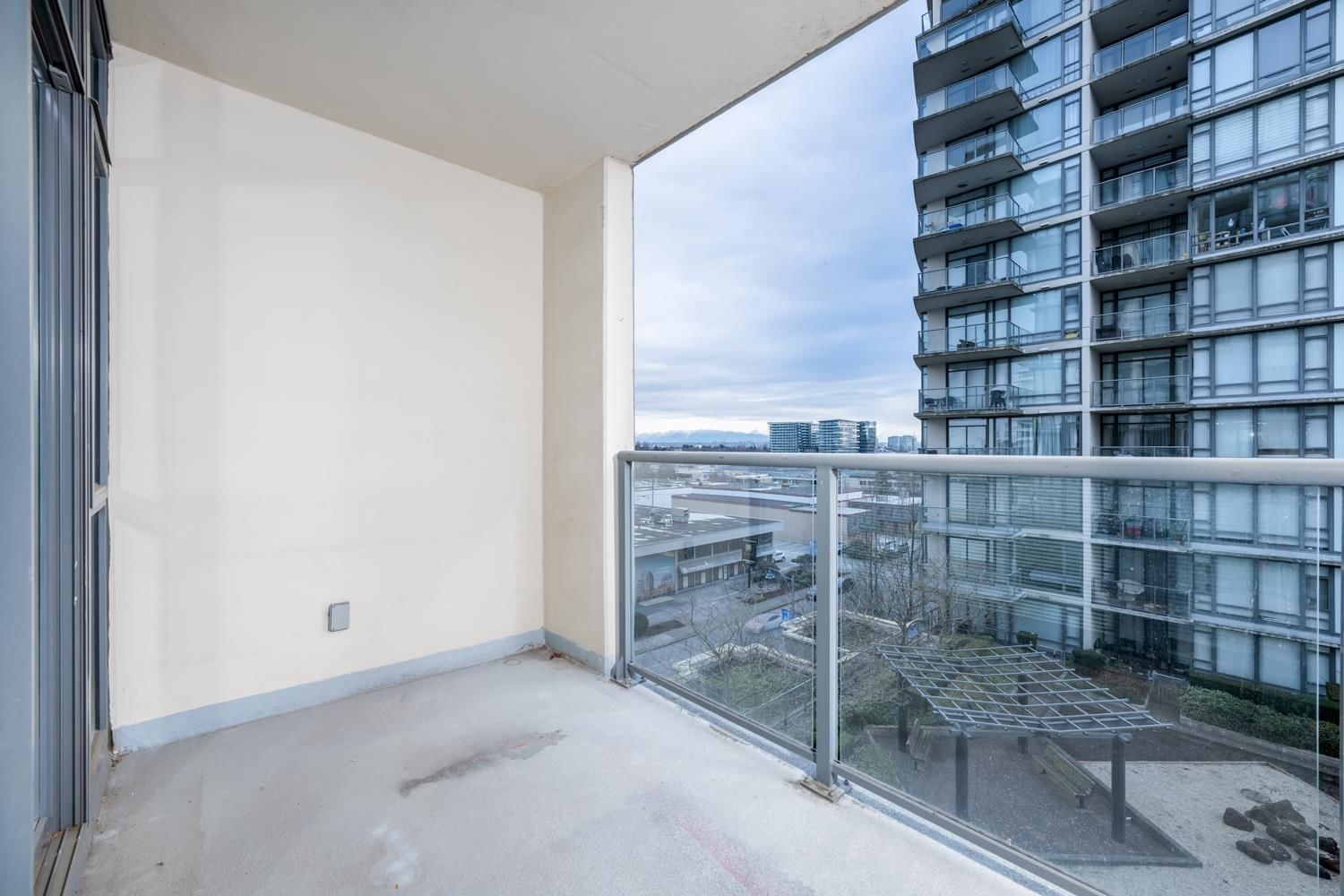 Listing Image 17