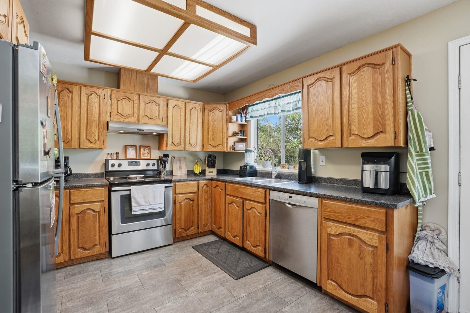 Listing Image 9