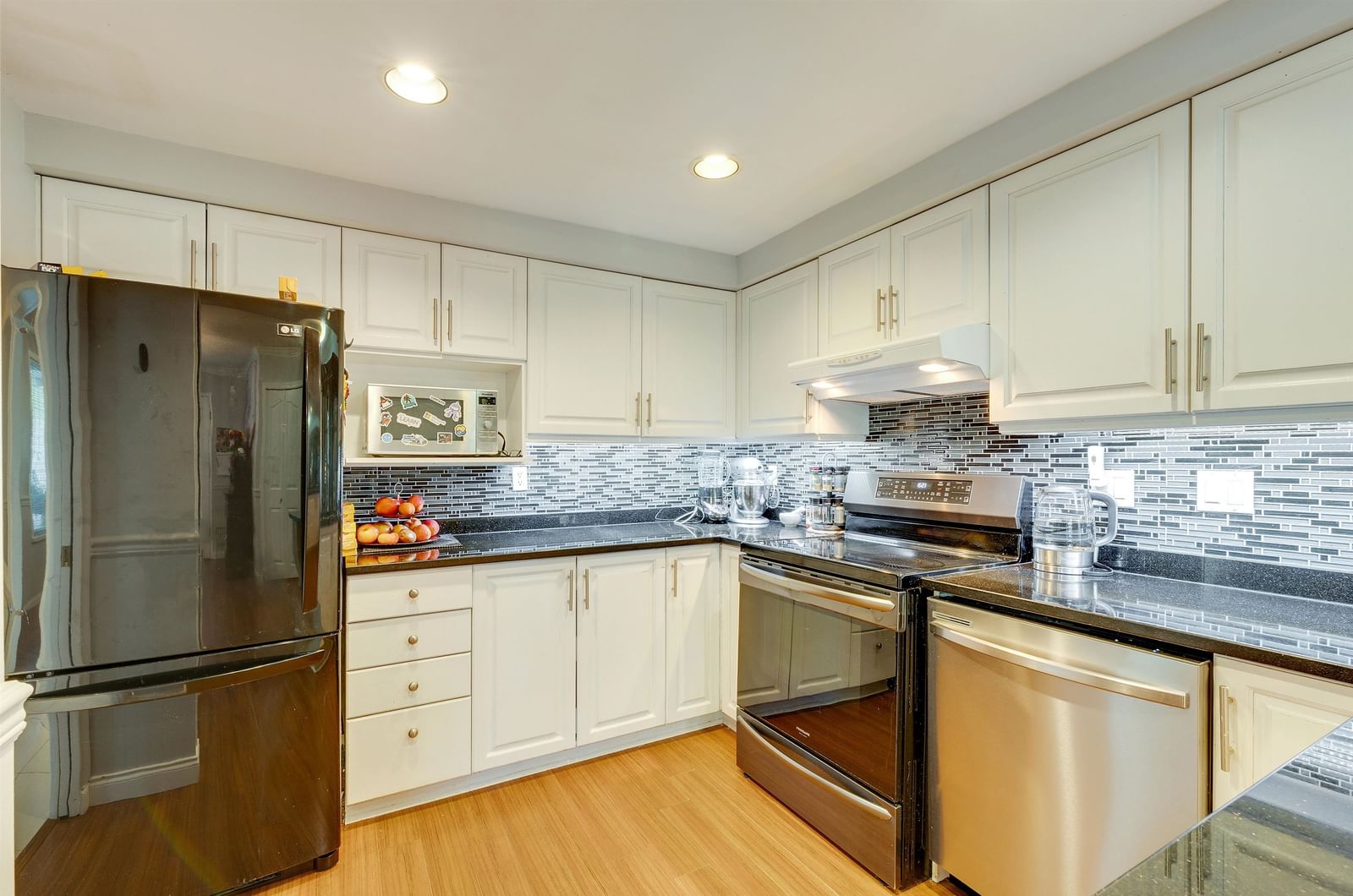 Listing Image 11