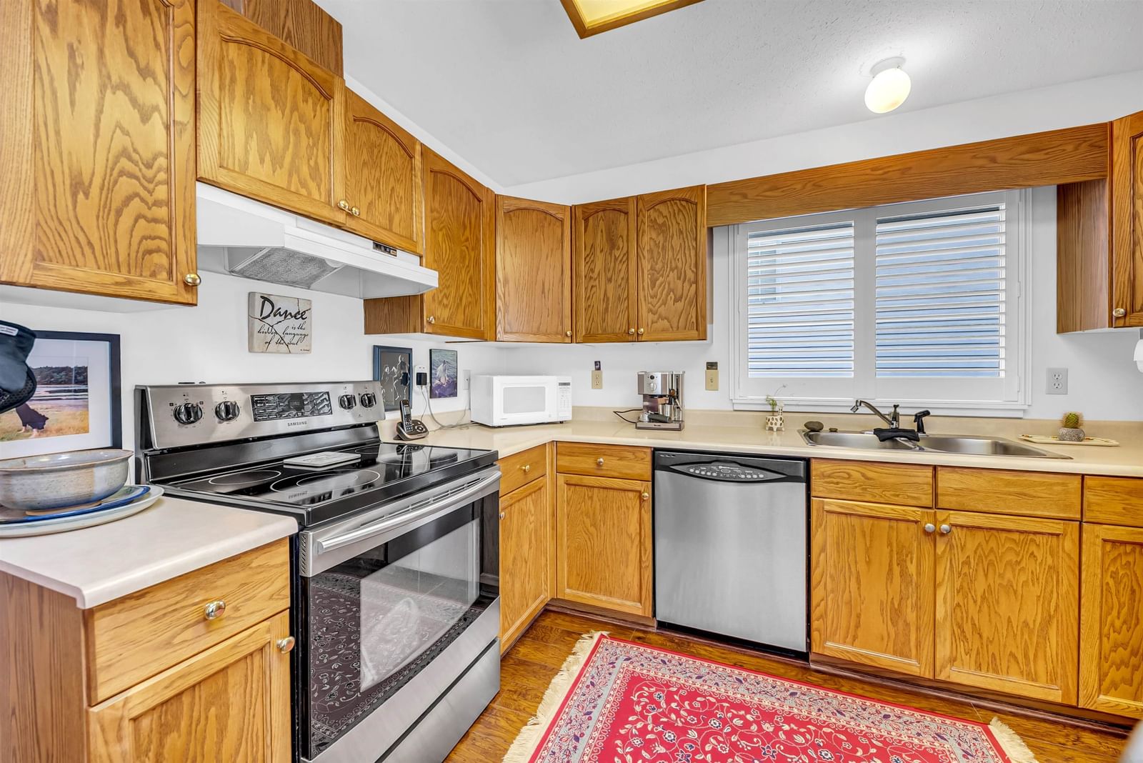 Listing Image 11