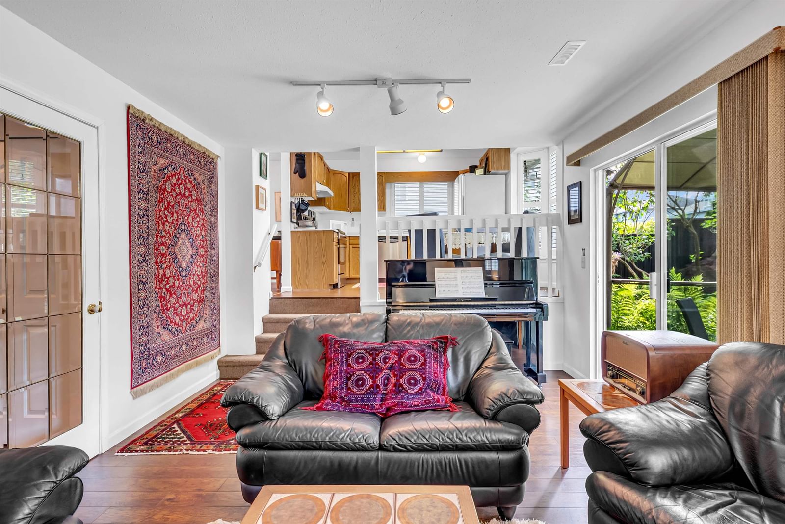 Listing Image 12