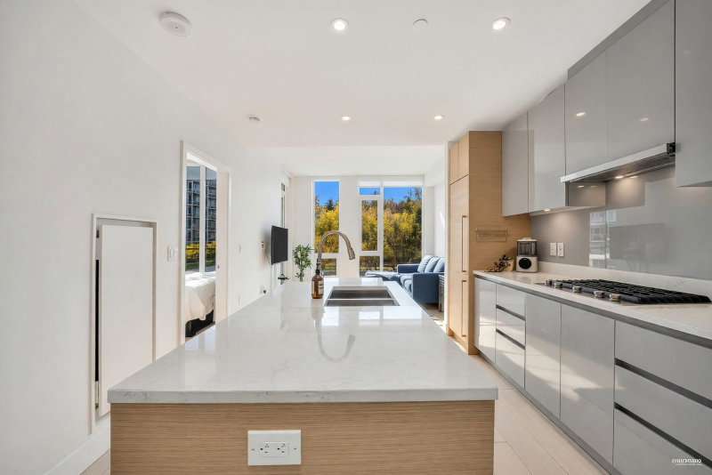 512 - 3538 Sawmill Crescent