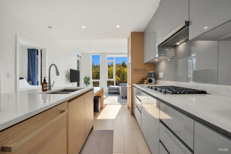 512 - 3538 Sawmill Crescent