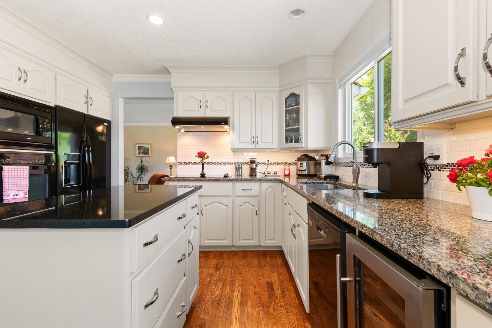 Listing Image 19