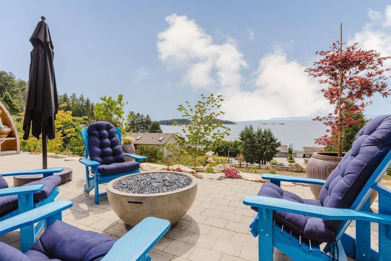6889 Island View Road