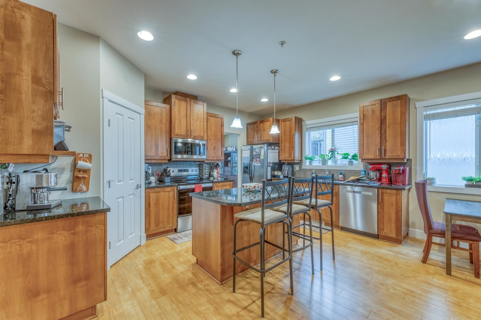Listing Image 6