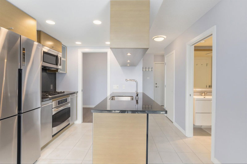 907 - 833 Seymour Street
